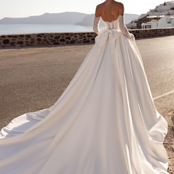 Strapless White Lace-Trim Corset Wedding Dress - Picture 5 of 5